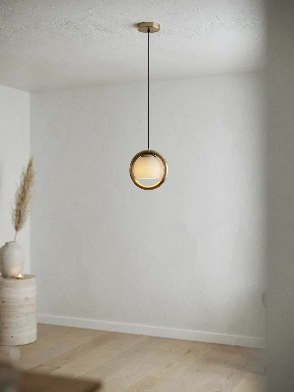 Halo pendant lamp in brushed brass