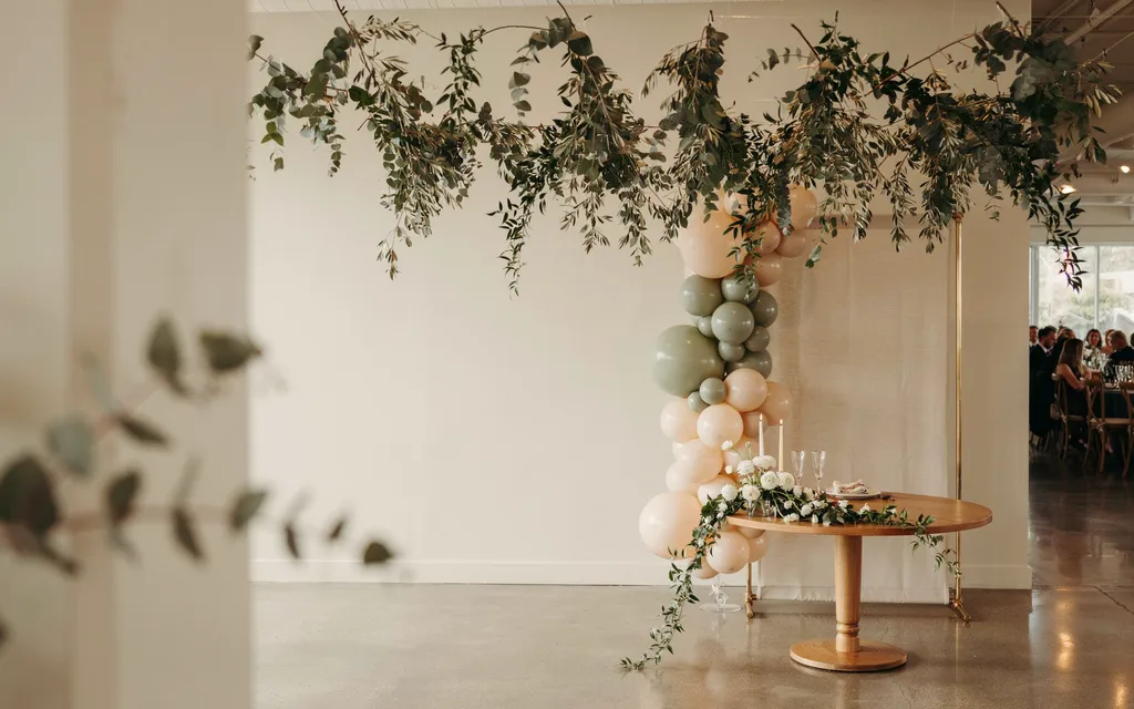 Hanging Green Accent